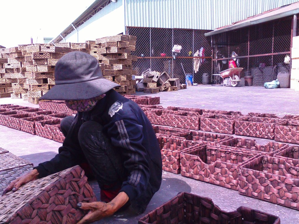 How To Paint a Water Hyacinth Baskets? How To Paint a Water Hyacinth